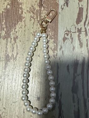 Pearl Beaded Wristlet with Gold Clasp